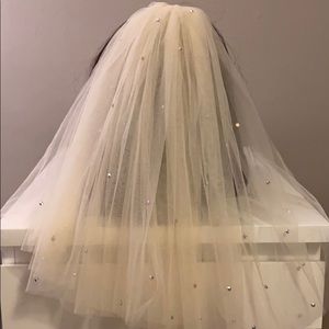 Short veil w/AB crystals (sample for pic shoot)